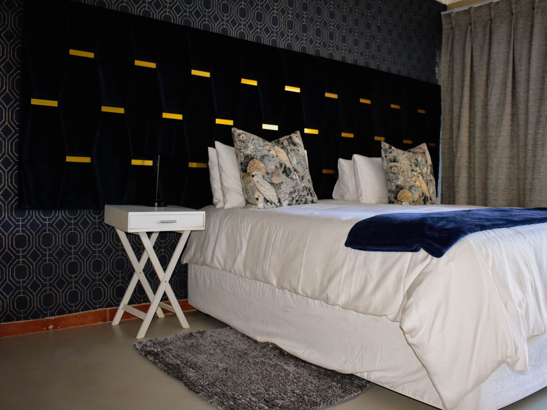 Room 01